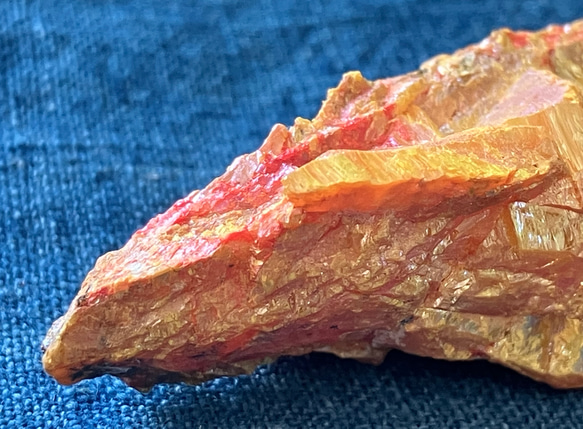 Orpiment オーピメント 石黄/雄黄原石　標本ケース付き 11枚目の画像