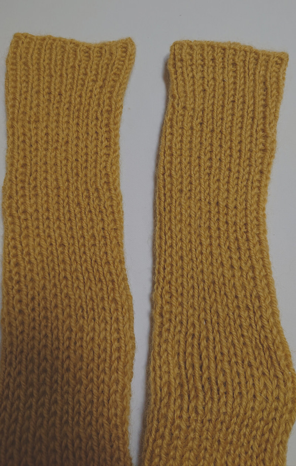 レッグウォーマー ウール100％ 手編み　やっぱりウールは肌触りが良く暖かい！K672 4枚目の画像
