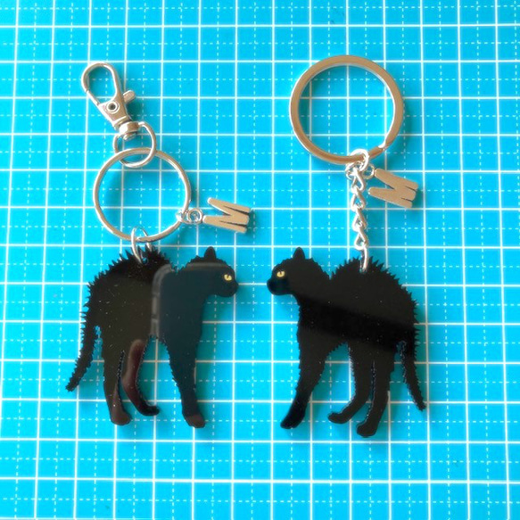 フゥ！！と威嚇しながら鍵を守ってくれる黒猫さんのキーリング、キーホルダー（鍵　猫　キーホルダー） 7枚目の画像