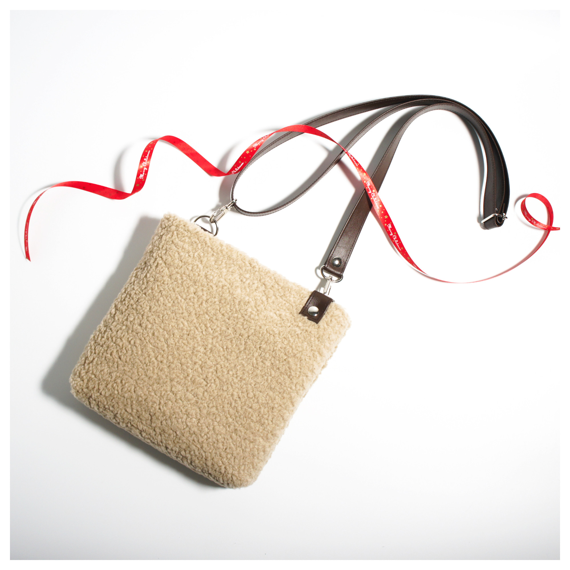 【Creema限定】モコモコボアのスクエアサコッシュ（ベージュ）[エコファー ポシェット ショルダー]