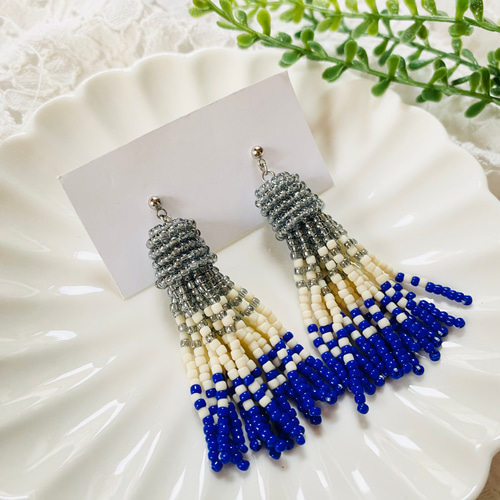 3色カラー ビーズタッセルピアス／イヤリング ピアス（スタッド