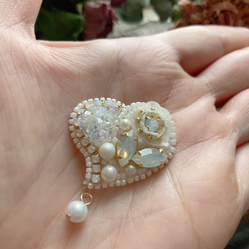 オートクチュール刺繍〜プチハートブローチ(ホワイト)ご入学ご