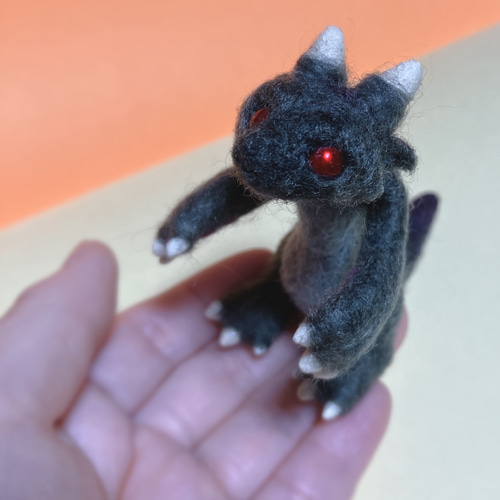 ◇ドラゴン グレー 子供ドラゴン 幻獣 人形【羊毛フェルト】 羊毛