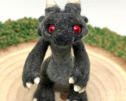 ◇ドラゴン グレー 子供ドラゴン 幻獣 人形【羊毛フェルト】 羊毛