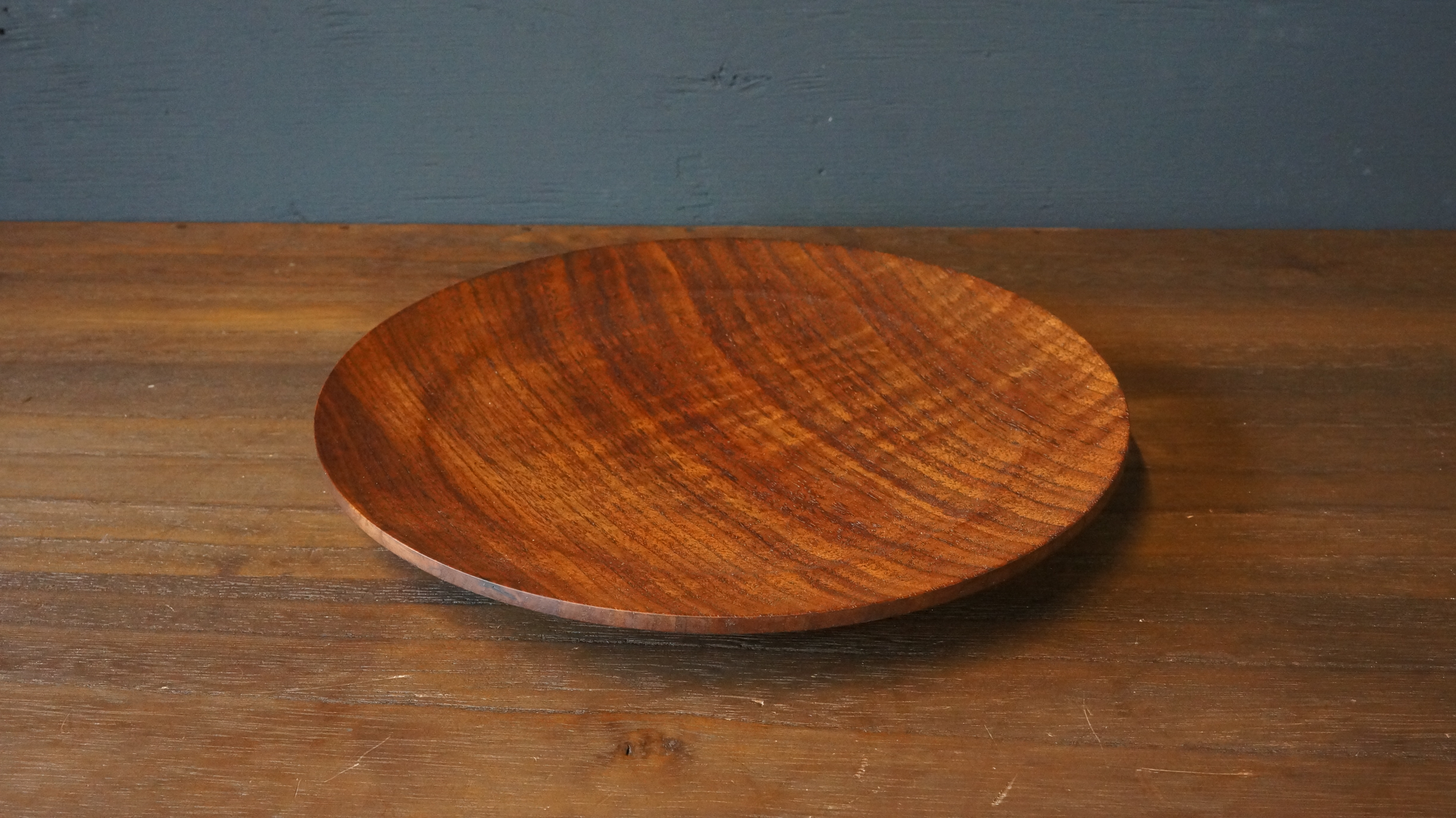 大きめの中皿サイズでお料理が映える　使いやすい天然木の皿【木　皿　木製　食器】＃049　ウォルナット