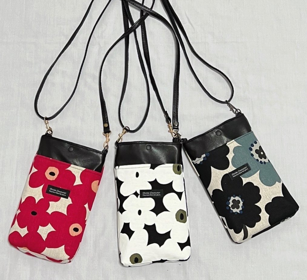 スマホショルダー 北欧花柄 お散歩ポシェット 単品2200円