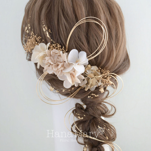 オランダカイウの花びらを再現したかんざし - 華やかな