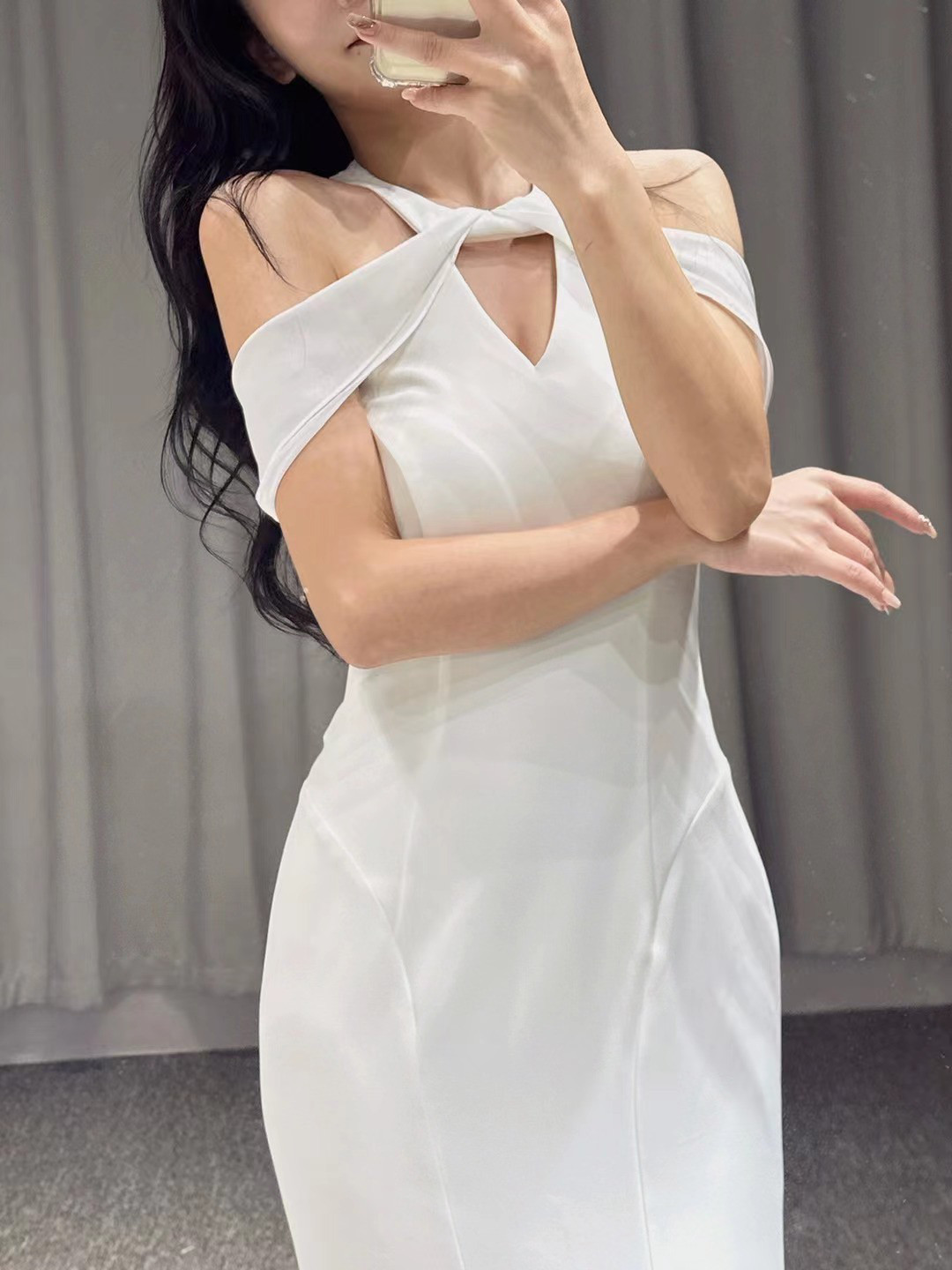 美品！光沢サテン　肩あき　ホルターネック　ホワイト　マーメイドドレス　パーティー/結婚式/前撮り/二次会/お呼ばれ/挙式