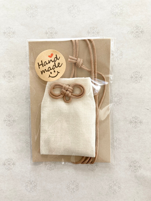 お守り袋　ミニサイズ  ハーフリネン　デコレクションズ　首かけタイプ♡ふんわり裏地付き　送料無料 4枚目の画像