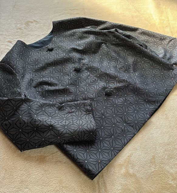 大島紬のノーカラージャケット　リバーシブル　麻の葉×亀甲　着物リメイク 4枚目の画像