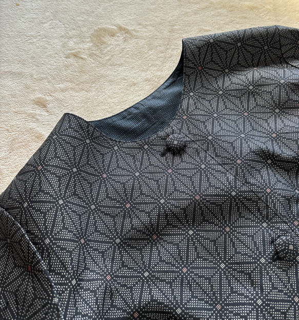 大島紬のノーカラージャケット　リバーシブル　麻の葉×亀甲　着物リメイク 5枚目の画像