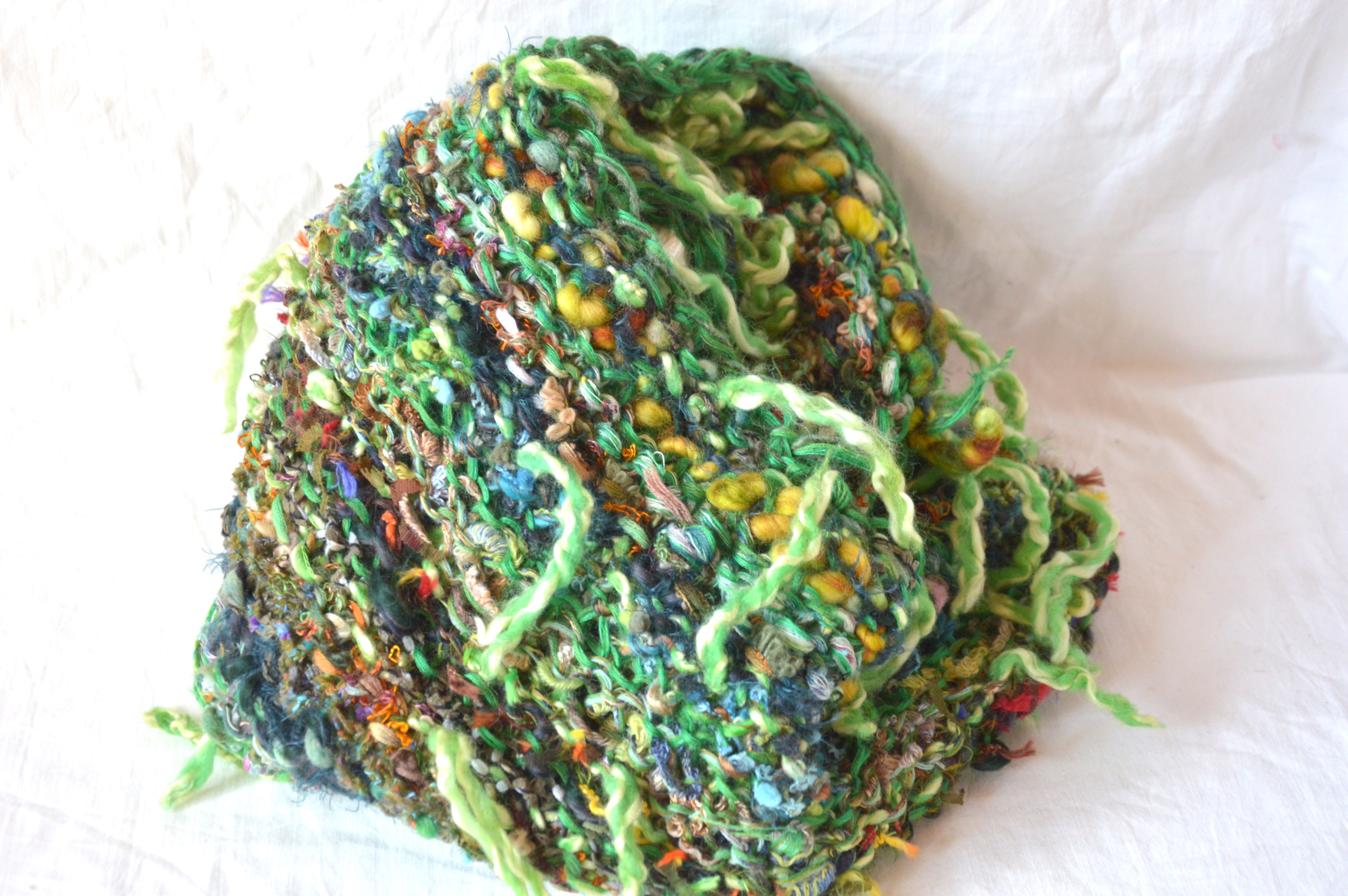 ファンシーヤーンをかのこ編みで編むスヌードキット　green　nijiyarn