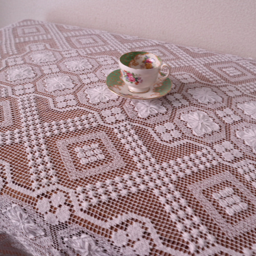 ドイツの手仕事/細やかな手編み タスカニーレース テーブルクロス
