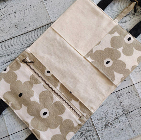 レビューブックカバー 北欧花柄 グレージュ 2枚目の画像