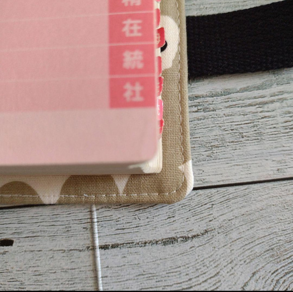 レビューブックカバー 北欧花柄 グレージュ 4枚目の画像