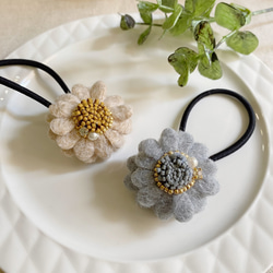 【felt flower】冬素材＆ビーズ刺繍のヘアゴム 7枚目の画像