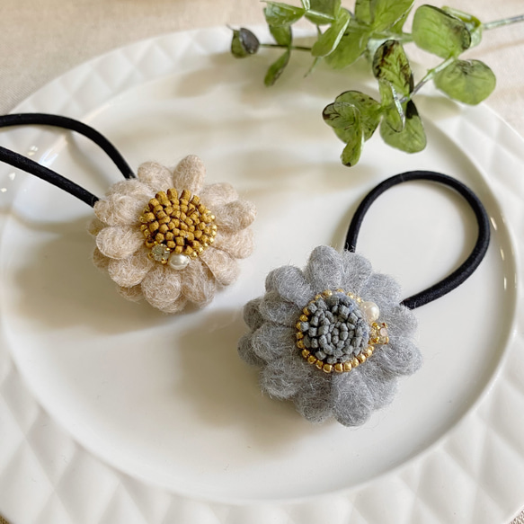 【felt flower】冬素材＆ビーズ刺繍のヘアゴム 7枚目の画像