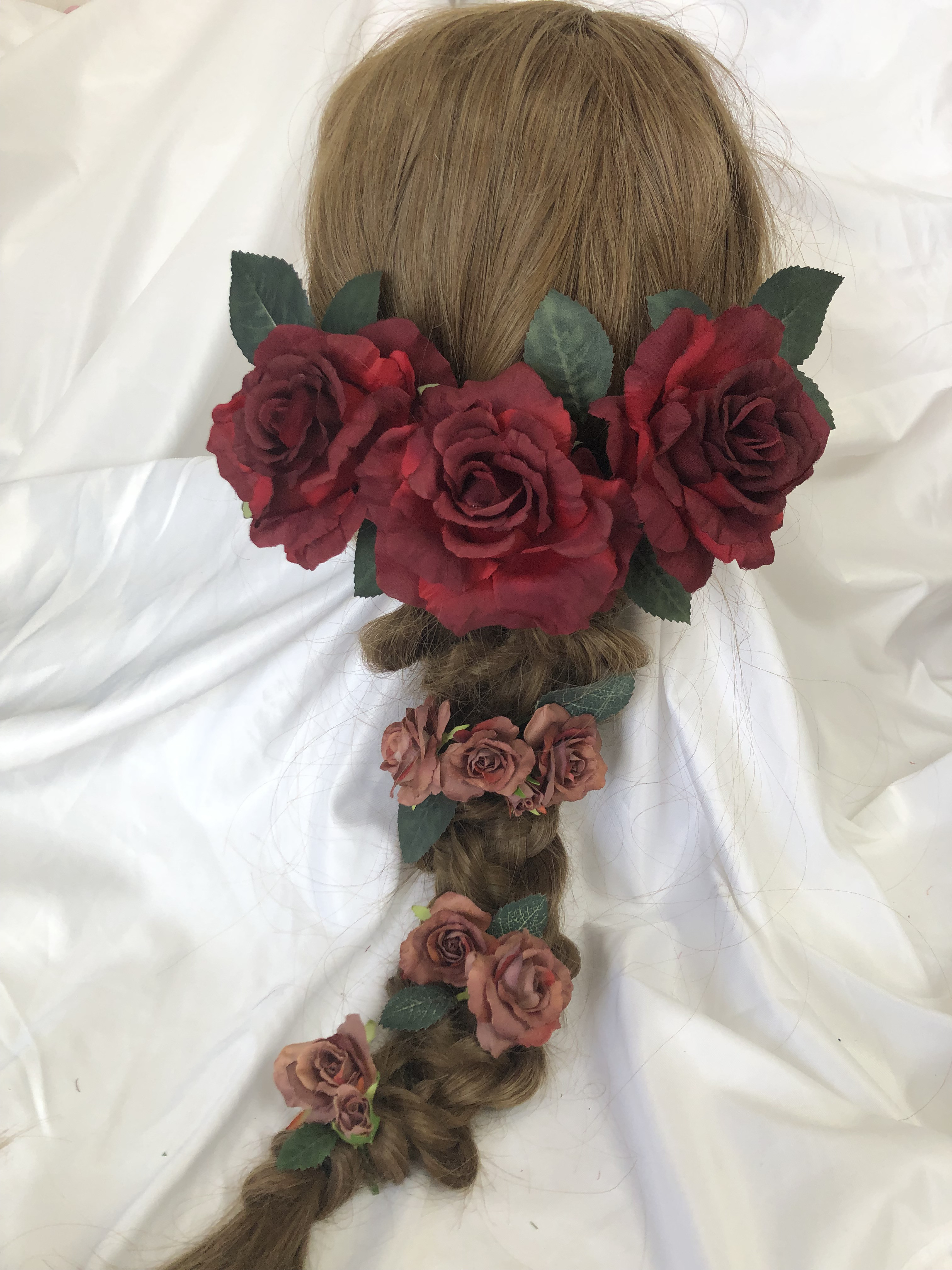 くすみ赤系カラーグラデーションのヘッドドレス・髪飾り　美女と野獣・ハーフアップ・ラプンチェル