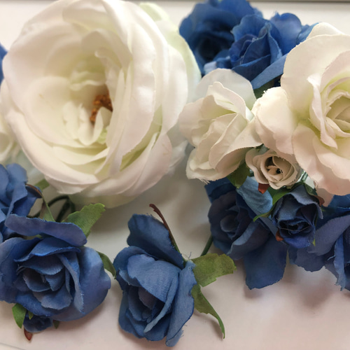 ブルーローズとホワイトローズたくさんのヘッドドレス・髪飾り 美女と