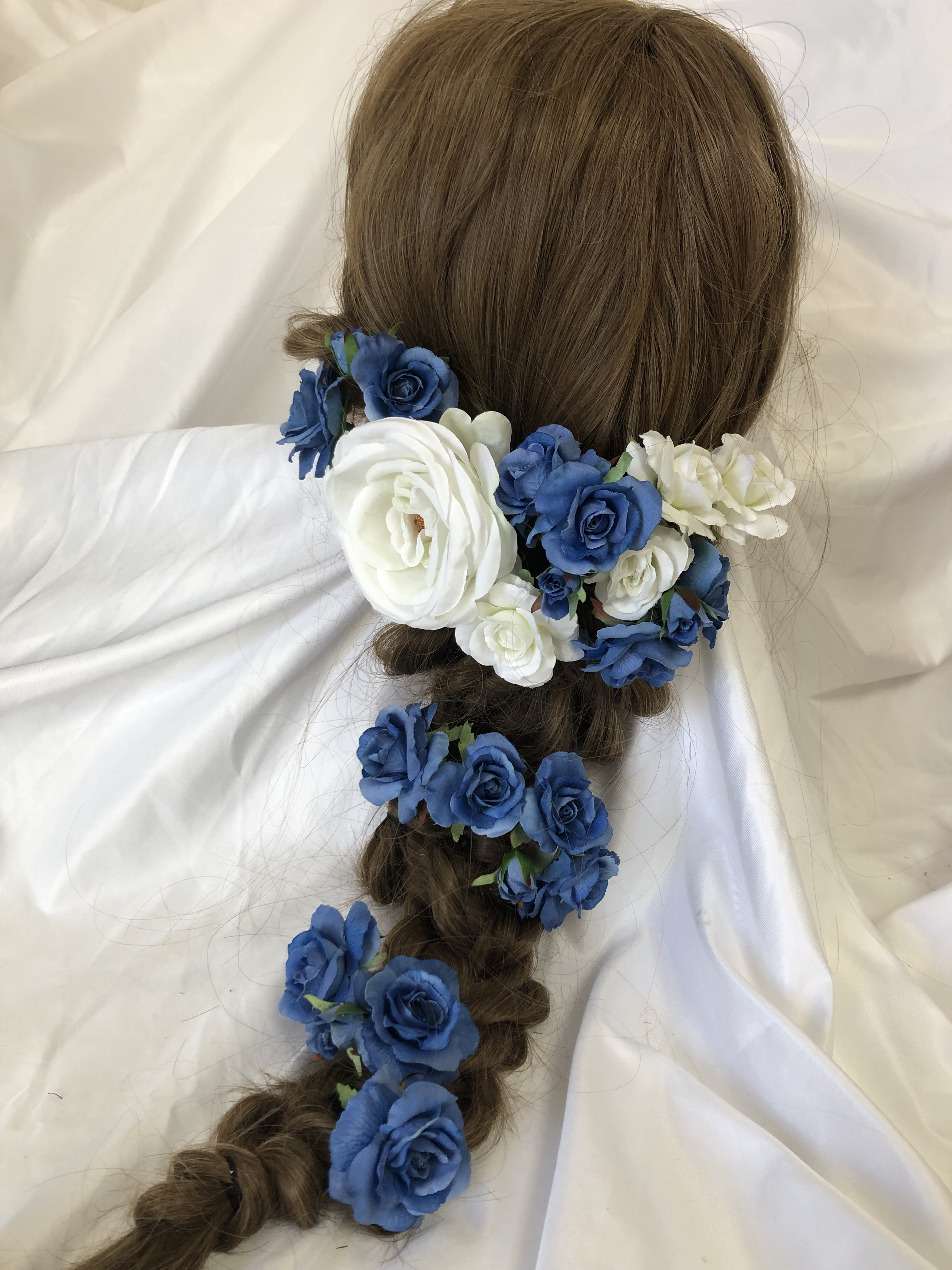 ブルーローズとホワイトローズたくさんのヘッドドレス・髪飾り　美女と野獣・ハーフアップ・ラプンチェル