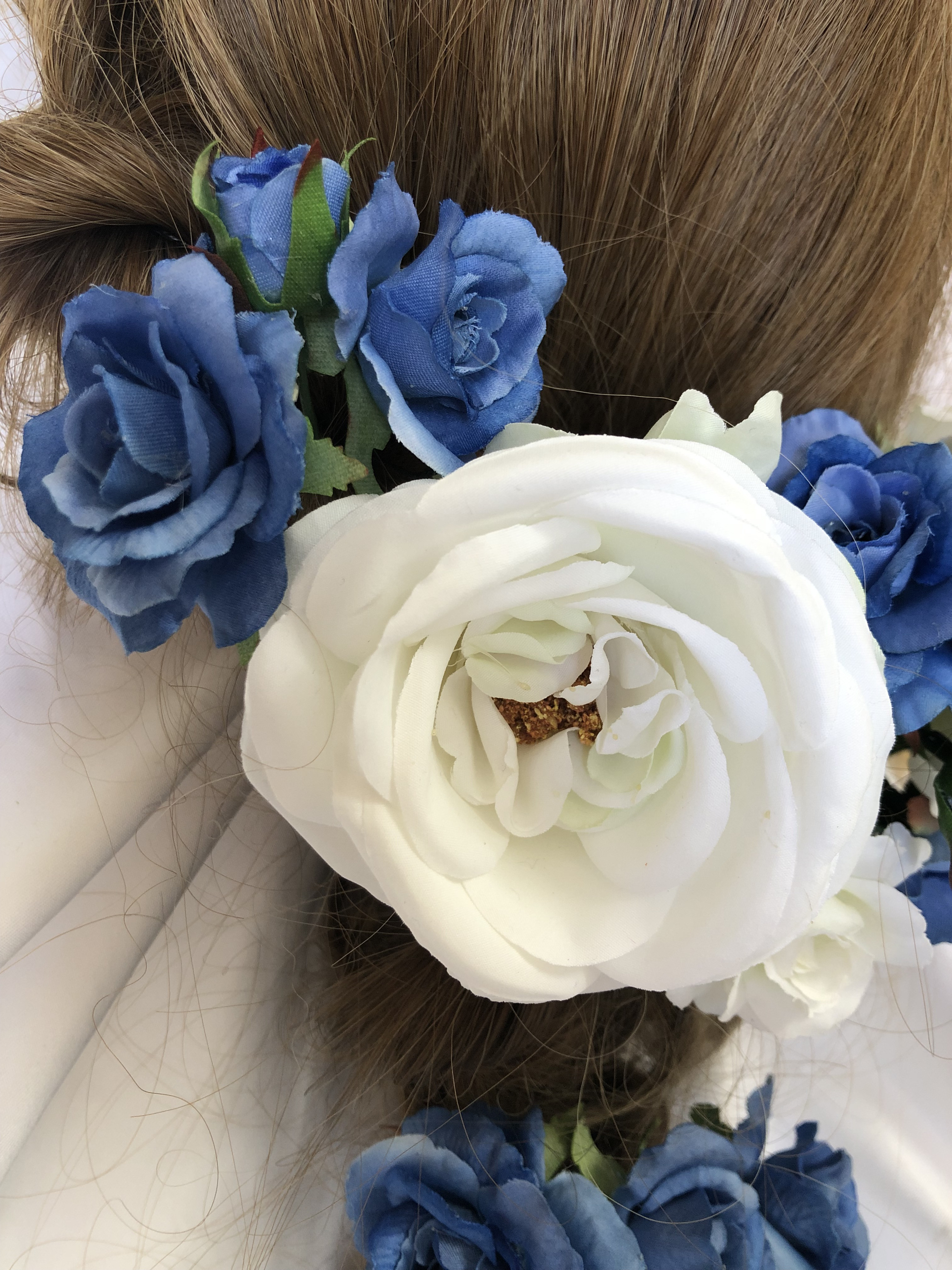 ブルーローズとホワイトローズたくさんのヘッドドレス・髪飾り　美女と野獣・ハーフアップ・ラプンチェル