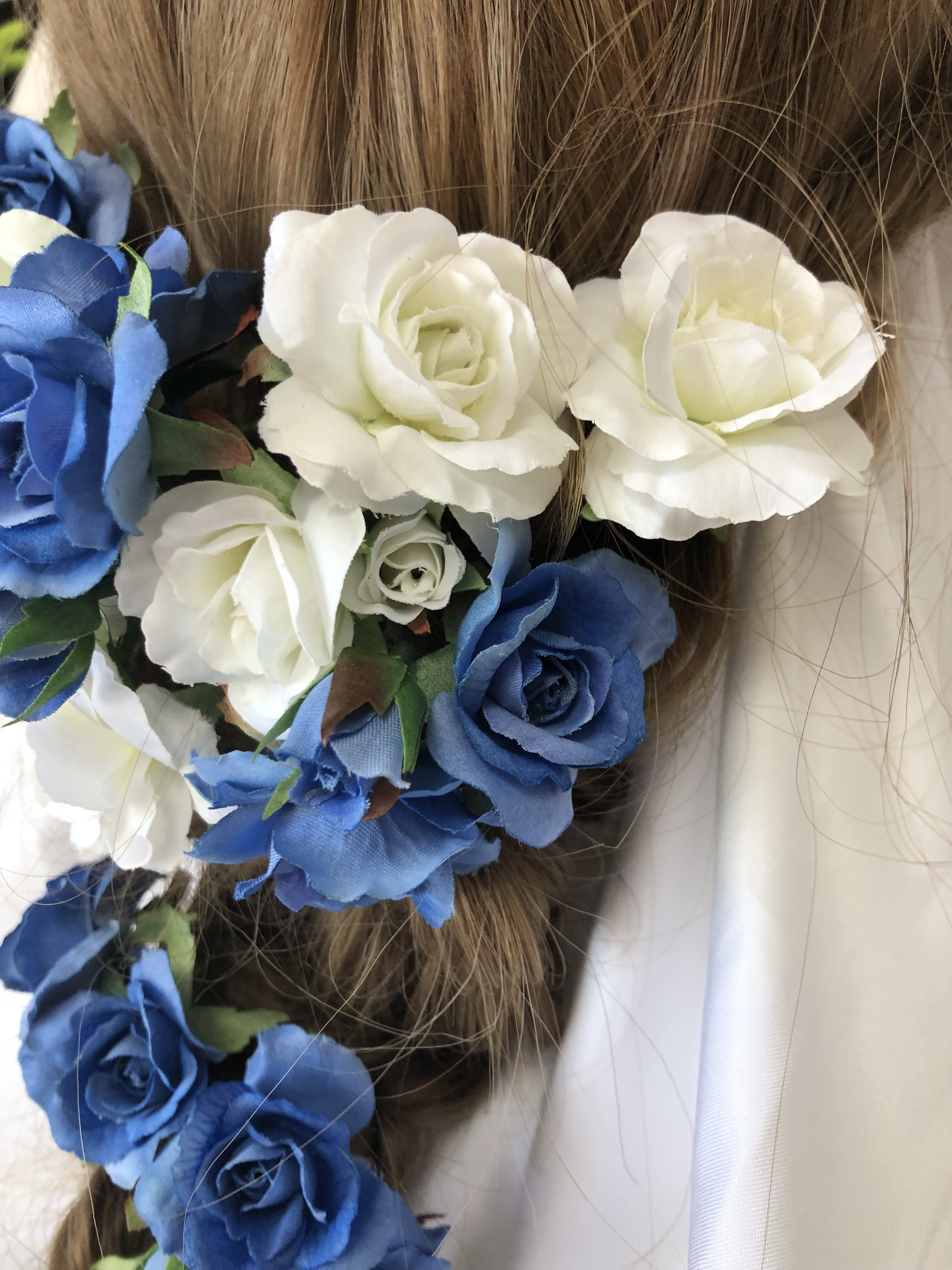 ブルーローズとホワイトローズたくさんのヘッドドレス・髪飾り　美女と野獣・ハーフアップ・ラプンチェル