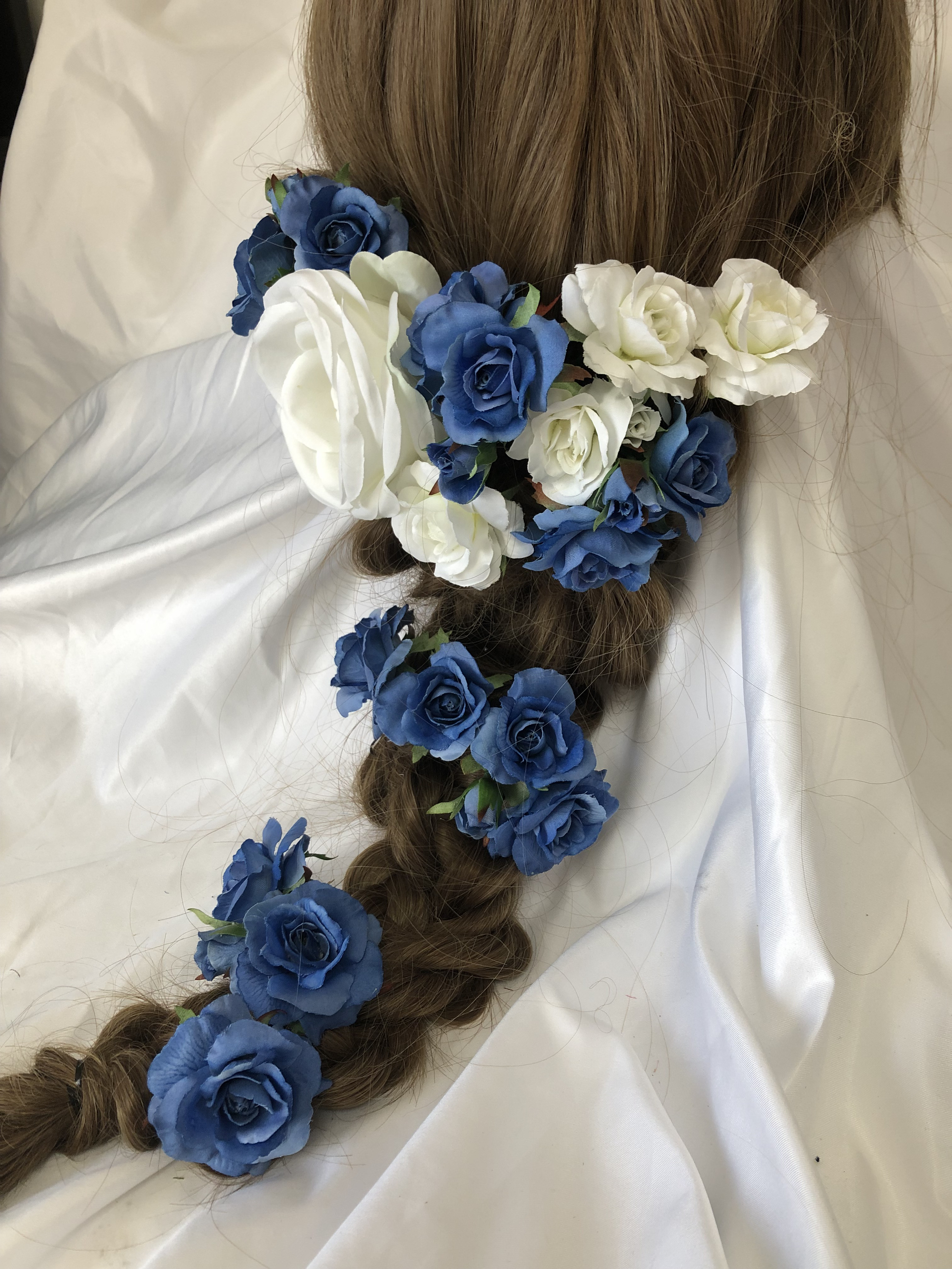 ブルーローズとホワイトローズたくさんのヘッドドレス・髪飾り　美女と野獣・ハーフアップ・ラプンチェル