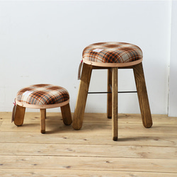 送料無料【ライトブラウン＆ブラウンチェック】ハリスツイードで仕立てたアンティークな風合いのスツール　椅子　木製 4枚目の画像