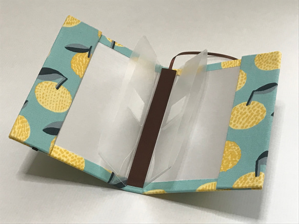 ハードカバーのような硬い表紙のブックカバーBOOKFACE（ブックフェイス）／KIPPISシリーズ 小さなシロクマ 5枚目の画像