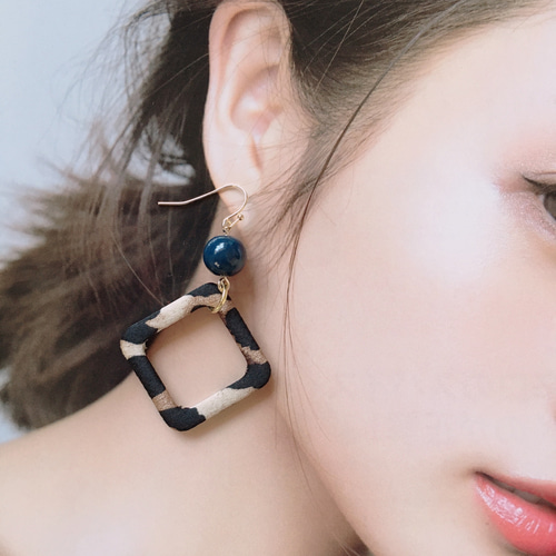 ネイビー豹柄大ぶりピアス*おしゃれ大人かっこいい可愛い*ヒョウレオ