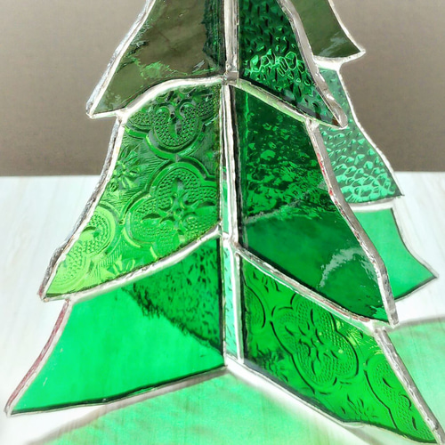 ステンドグラスのクリスマスツリー 3種のガラス・グリーン サン
