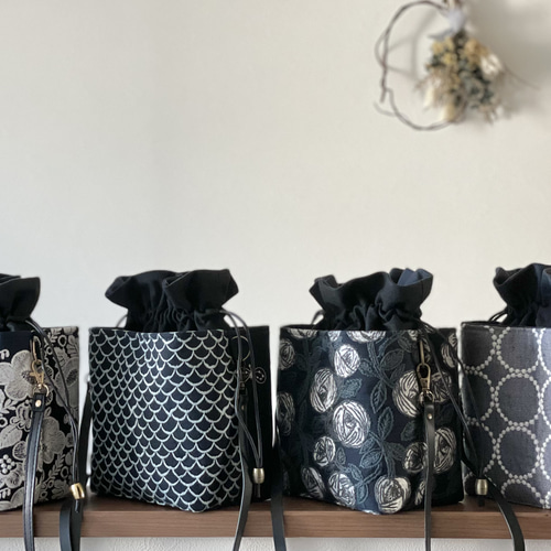 ミナペルホネン　ハンドメイド　巾着ポシェット　sea lace ブラック ミナペルホネンハンドメイド巾着ポシェットsea lace ブラック