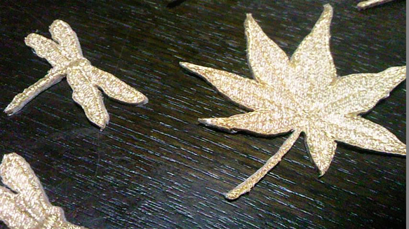 縁取り刺繍紅葉蜻蛉ワッペンセット/選べる金銀カラー 2枚目の画像