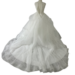 豪華！ ウェディングドレス キラキラ光る刺繍 ラウンドネック チュールスカート くるみボタン 花嫁 4枚目の画像