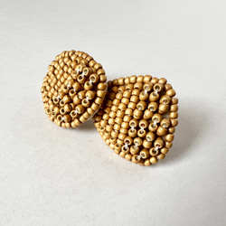 くすみゴールドのナッツみたいなニュアンス刺繍イヤリング【ピアス・イヤリング交換可】 10枚目の画像