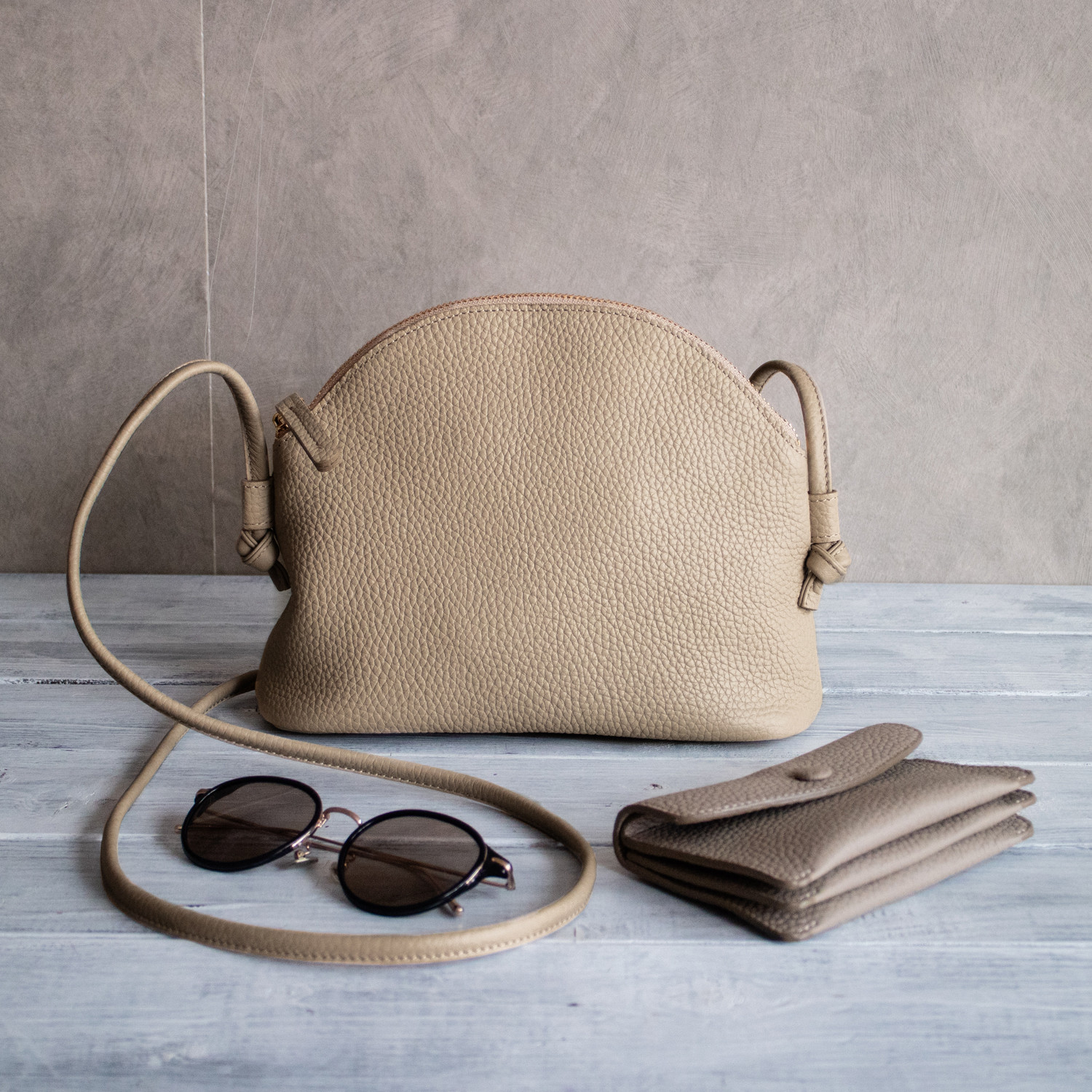 ポシェット 上質本革 シンプル ミニバッグ 大人 コンパクト ミニマル 上品【サンドベージュ】