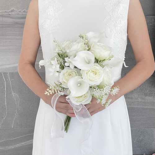 カラー×ローズ♪ホワイトブーケ ウェディングブーケ ブートニア