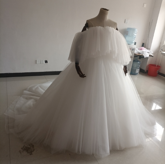 エレガント オフホワイトドレス 取り外しオフショルダー ベアトップ キラキラチュール 結婚式/披露宴