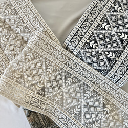 30cm  インド刺繍リボン チュール  幅広ひし形花柄 1枚目の画像