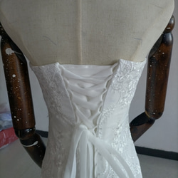 豪華！米白色洋裝 2ways 婚紗露肩可拆式罩裙美人魚線 第10張的照片