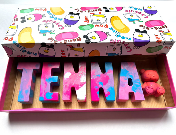 Summerカラー（ピンク系と白） お名前カラフルクレヨン 名入れ 男の子 女の子 出産祝い 誕生日プレゼント知育玩具 2枚目の画像