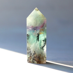 デンドリック エンジェルフェザーフローライト 六角柱 ポイント 天然石 蛍石 希少 鉱物 透明 3枚目の画像