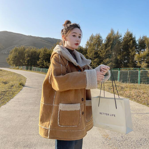 ビロードのラムファーコート女レトロな冬服ミディアムの連帽にビロード