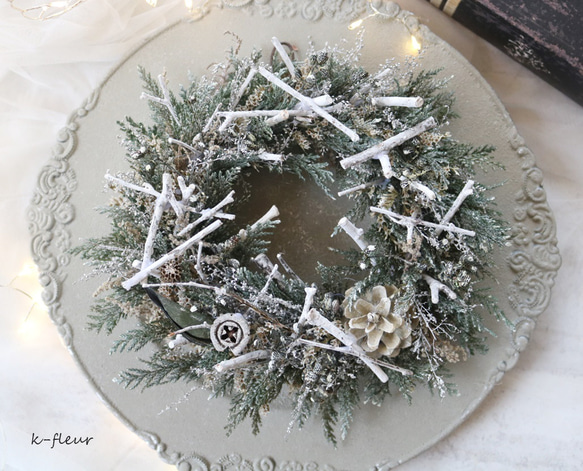 粉雪　白い小枝たちのクリスマスリース 1枚目の画像