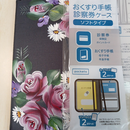 お薬手帳ケース トールペイント 手書き ハンドメイド アクリル絵の具 耐水性 赤薔薇 クリスマス ローズ ばら 手帳カバー 白百合 通販|Creema(クリーマ) 16781980 お薬手帳ケース トールペイント 手書き ハンドメイド アクリル絵の具 耐水性 赤薔薇 クリスマス ローズ ばら 手帳カバー 白百合 通販|Creema(クリーマ) 16781980