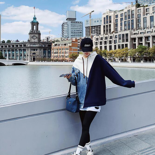 デニムのぶつかり色ジョイントキャップ長袖パーカーレディース秋の