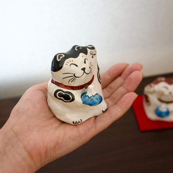 富士山を持った手のひら招き猫　陶器　ペア 5枚目の画像