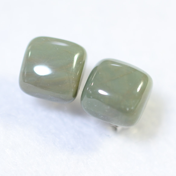(1 件) 帝王碧玉方形耳環（8 毫米，綠色，鈦柱） 第2張的照片