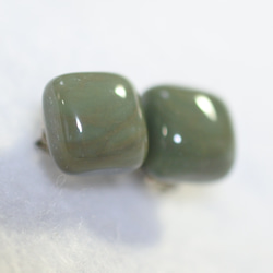 (1 件) 帝王碧玉方形耳環（8 毫米，綠色，鈦柱） 第3張的照片