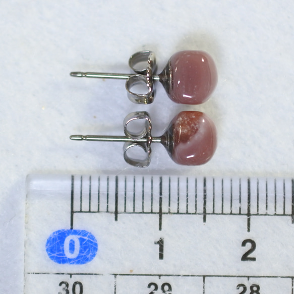 （1 件）帝王碧玉方形耳環（6 毫米，紅棕色，鈦柱） 第5張的照片